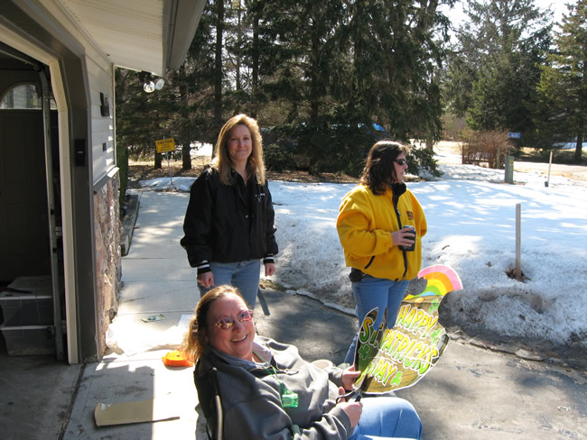 /pictures/ST Pats Float 2009 - No snow our guys keep draging/IMG_1328.jpg